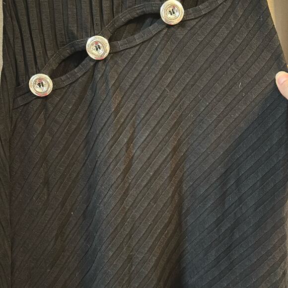 As is RTR SZ small
Simon Miller
Simm Dress Black/Silver Long Sleeve Cut Out Maxi - Picture 8 of 10